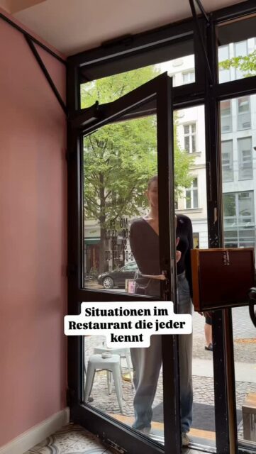 Der starrende kunde 😆

#gastro #comedy #funny